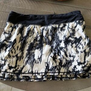 Lululemon Athletica Black and White Patterned Mini Skort